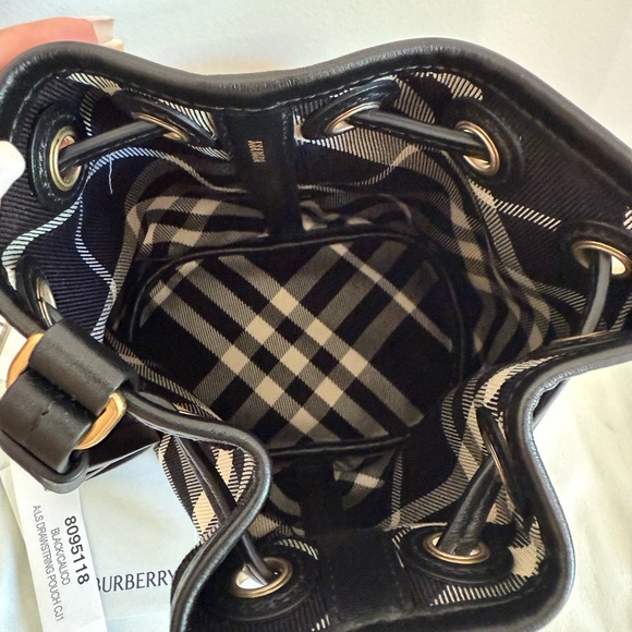 NEW Burberry Checked Drawstring bucket bag - Picture 8 of 10